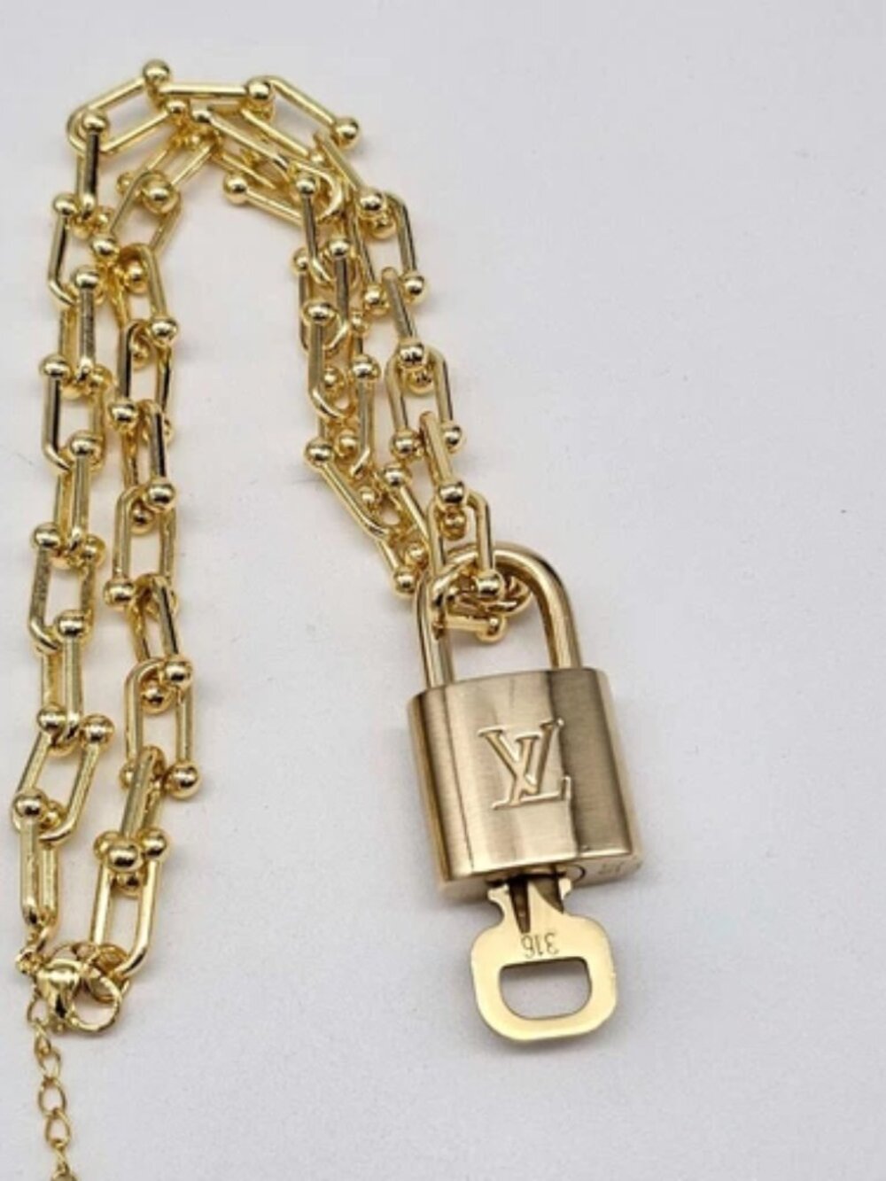 Gold-Plated Necklace with Authentic Louis Vuitton Padlock - Picture 8 of 10